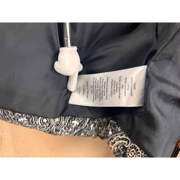 Talbots Woman 2X Paisley Puffer Vest Black White Zip Front Down Filled - Picture 2 of 7